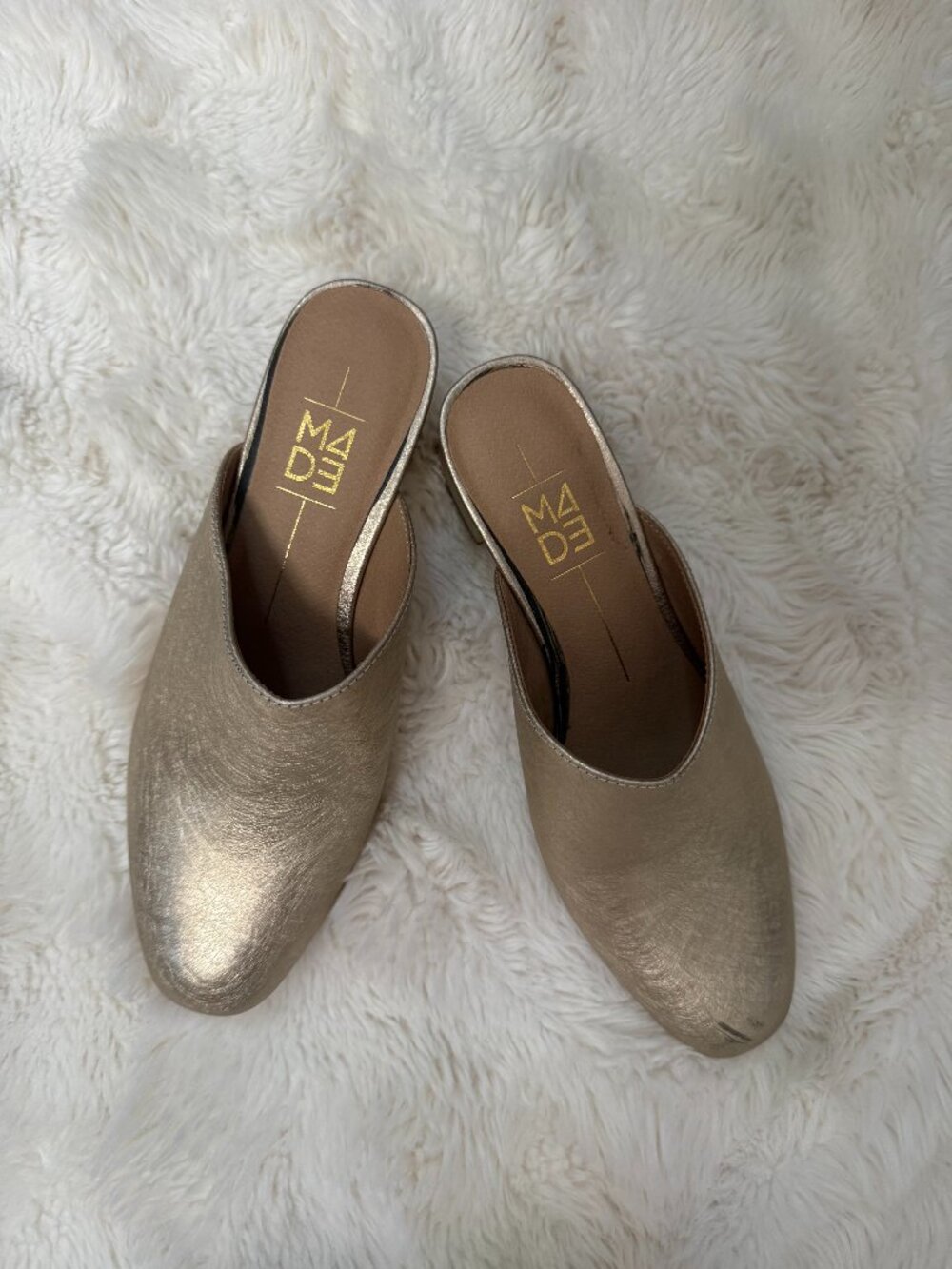 M4D3 Size 6 Gold Metallic Slip in Shoes